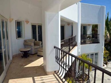 Five Bedroom Villa with all the Bells and Whistles!