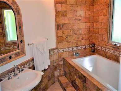 Five Bedroom Villa with all the Bells and Whistles!
