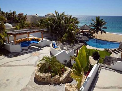 Five Bedroom Villa with all the Bells and Whistles!