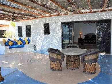 Five Bedroom Villa with all the Bells and Whistles!