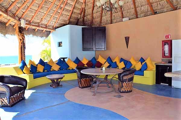 Five Bedroom Villa with all the Bells and Whistles!