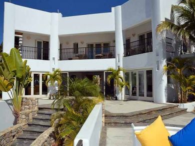 Five Bedroom Villa with all the Bells and Whistles!