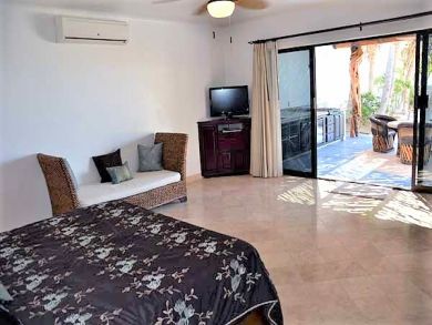 Five Bedroom Villa with all the Bells and Whistles!