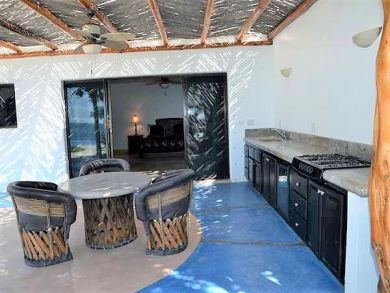 Five Bedroom Villa with all the Bells and Whistles!