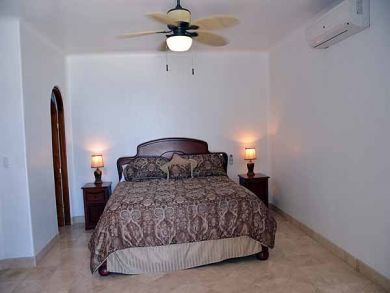 Five Bedroom Villa with all the Bells and Whistles!