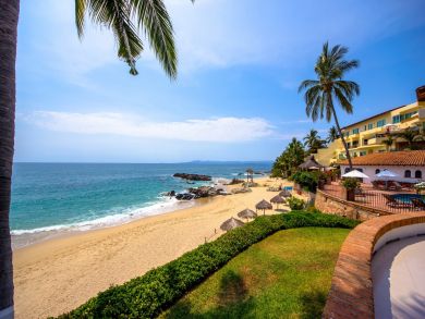 Boutique Complex Private Beach Setting Three Bedrooms