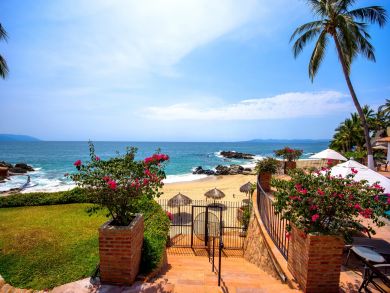 Boutique Complex Private Beach Setting Three Bedrooms
