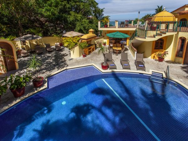 Stunning Vacation Villa with Pool & Spa Short Walk to Beach