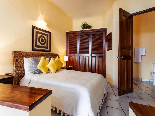 Stunning Vacation Villa with Pool & Spa Short Walk to Beach