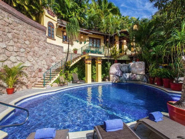 Stunning Vacation Villa with Pool & Spa Short Walk to Beach
