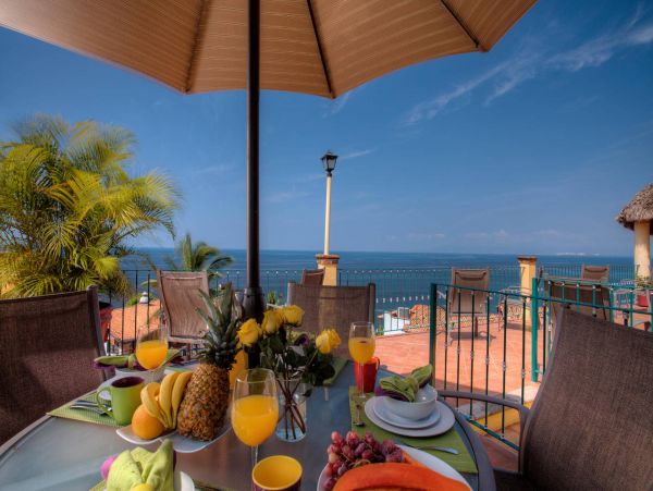 Stunning Vacation Villa with Pool & Spa Short Walk to Beach