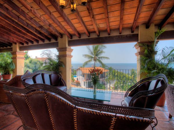 Stunning Vacation Villa with Pool & Spa Short Walk to Beach