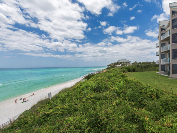 Upscale Vacation Rental Three Bedrooms Sleeps 8 Pool