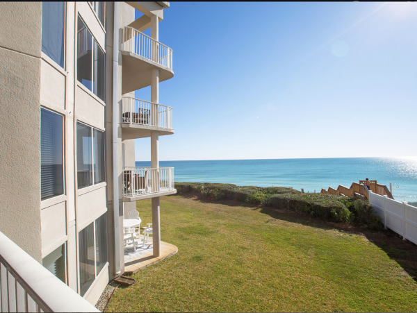 Upscale Vacation Rental Three Bedrooms Sleeps 8 Pool