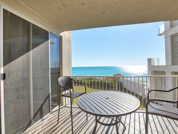 Upscale Vacation Rental Three Bedrooms Sleeps 8 Pool