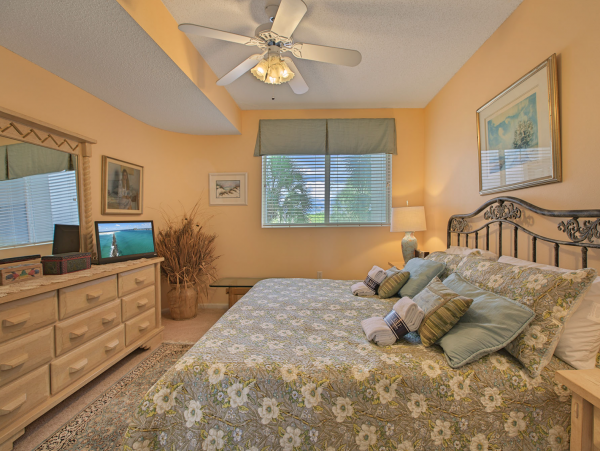 Upscale Vacation Rental Three Bedrooms Sleeps 8 Pool