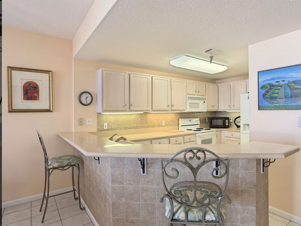 Upscale Vacation Rental Three Bedrooms Sleeps 8 Pool
