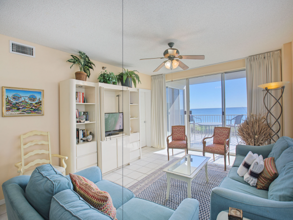 Upscale Vacation Rental Three Bedrooms Sleeps 8 Pool
