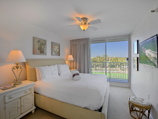 Luxury Three Bedroom Beach Condo Sleeps 8 Communal Pool
