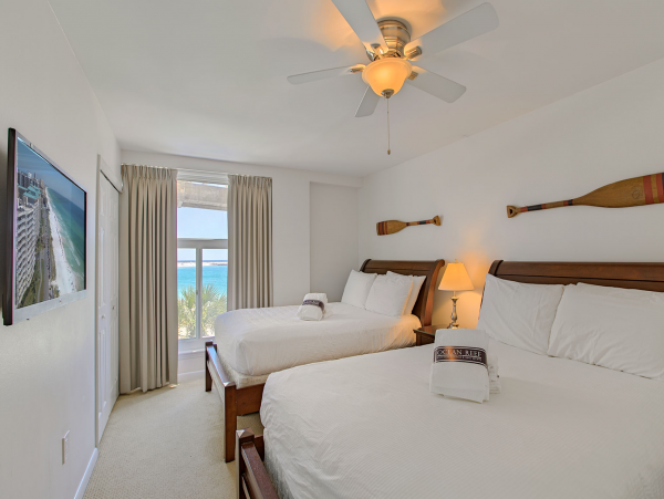 Luxury Three Bedroom Beach Condo Sleeps 8 Communal Pool
