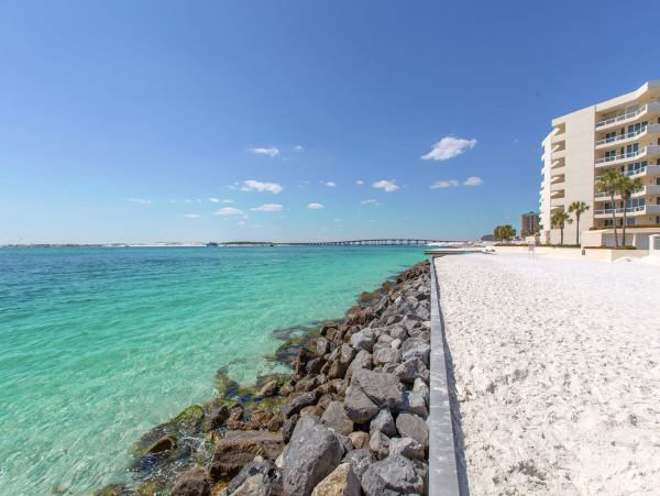 Luxury Three Bedroom Beach Condo Sleeps 8 Communal Pool