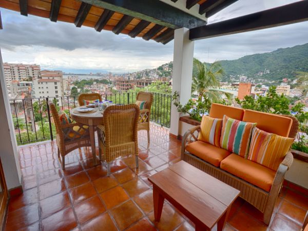 Beautiful Vacation Condo with Communal Pool & Hot Tub