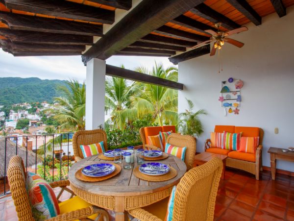 Beautiful Vacation Condo with Communal Pool & Hot Tub
