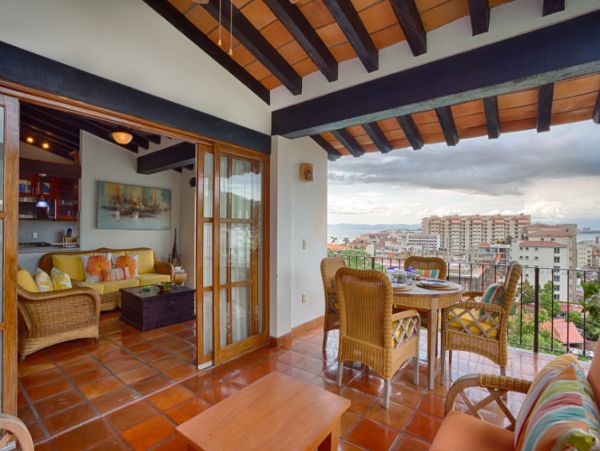 Beautiful Vacation Condo with Communal Pool & Hot Tub