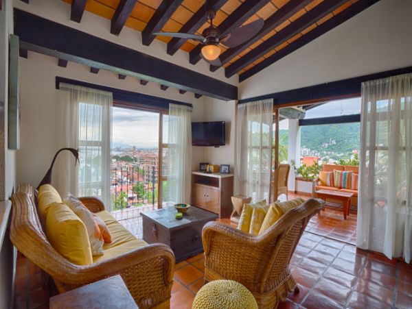 Beautiful Vacation Condo with Communal Pool & Hot Tub