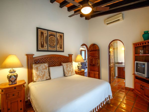 Beautiful Vacation Condo with Communal Pool & Hot Tub