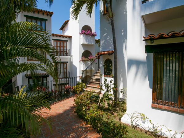 Beautiful Vacation Condo with Communal Pool & Hot Tub