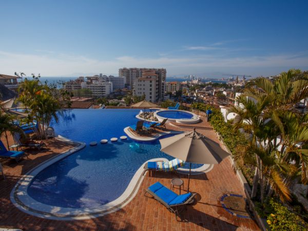 Beautiful Vacation Condo with Communal Pool & Hot Tub