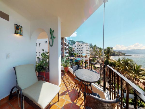 Puerto Vallarta 2 Bedroom Vacation Condo Steps from Beach