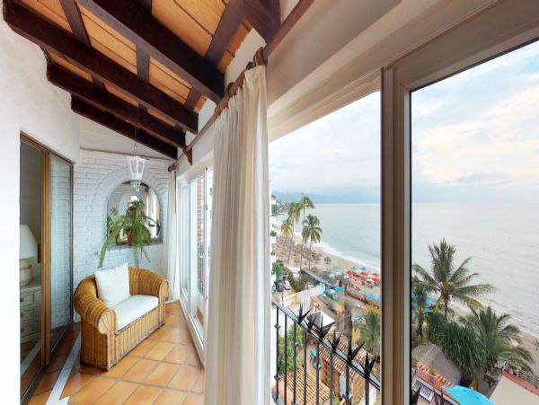 Lovely Beach-Front 3 Bedroom Condo in Puerto Vallarta