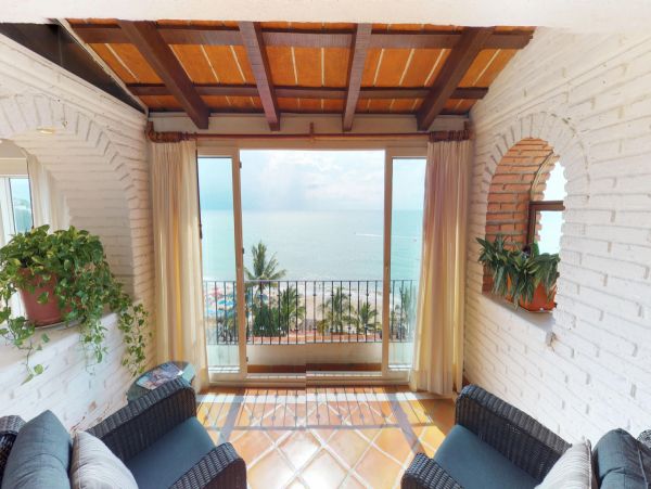 Lovely Beach-Front 3 Bedroom Condo in Puerto Vallarta