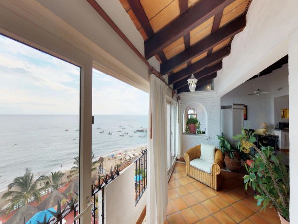 Lovely Beach-Front 3 Bedroom Condo in Puerto Vallarta