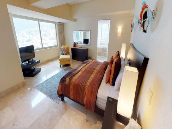 Beachfront Three Bedroom Vacation Condo with Amazing Bay Views
