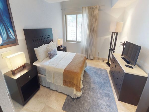 Beachfront Three Bedroom Vacation Condo with Amazing Bay Views
