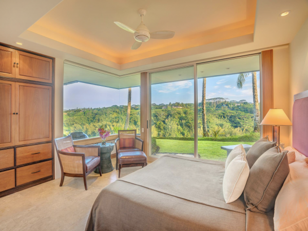 Three Bedroom Vacation Villa on Beach Full Ocean Views