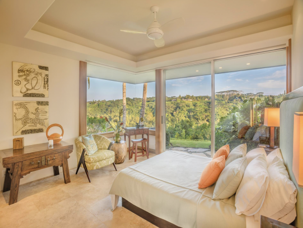 Three Bedroom Vacation Villa on Beach Full Ocean Views