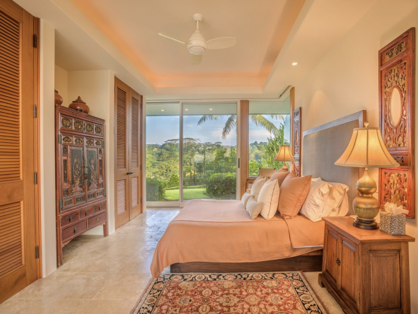 Three Bedroom Vacation Villa on Beach Full Ocean Views