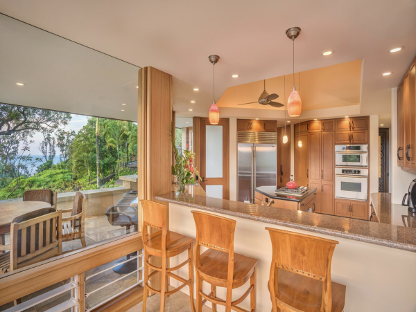 Three Bedroom Vacation Villa on Beach Full Ocean Views