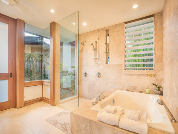 Three Bedroom Vacation Villa on Beach Full Ocean Views