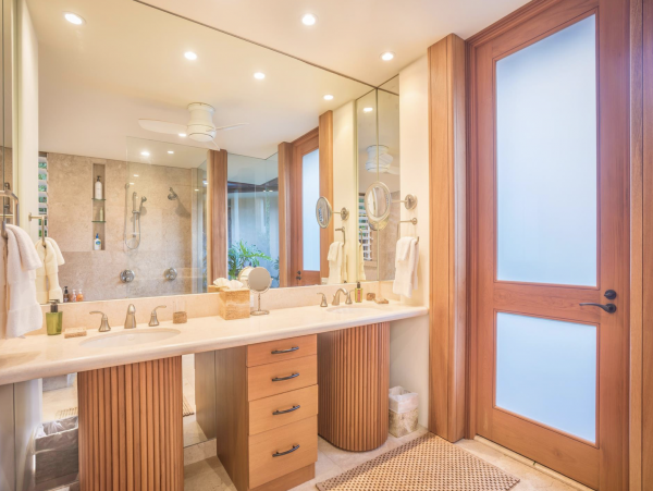 Three Bedroom Vacation Villa on Beach Full Ocean Views