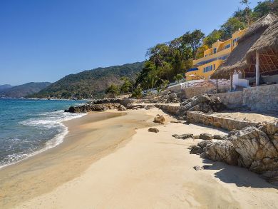 Eight Bedroom Beach Front Luxury Vacation Villa