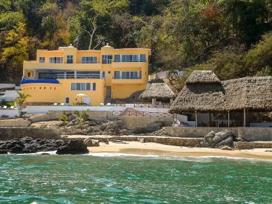 Eight Bedroom Beach Front Luxury Vacation Villa