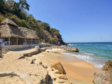 Eight Bedroom Beach Front Luxury Vacation Villa