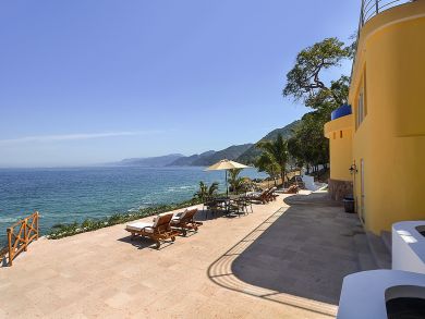 Eight Bedroom Beach Front Luxury Vacation Villa
