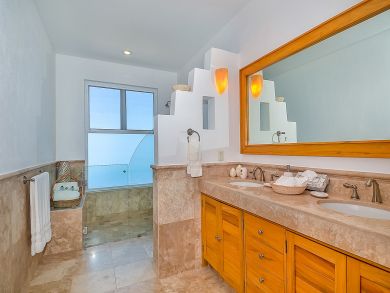 Eight Bedroom Beach Front Luxury Vacation Villa