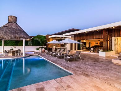 Vacation Homes with five Bedrooms and Full Ocean Views